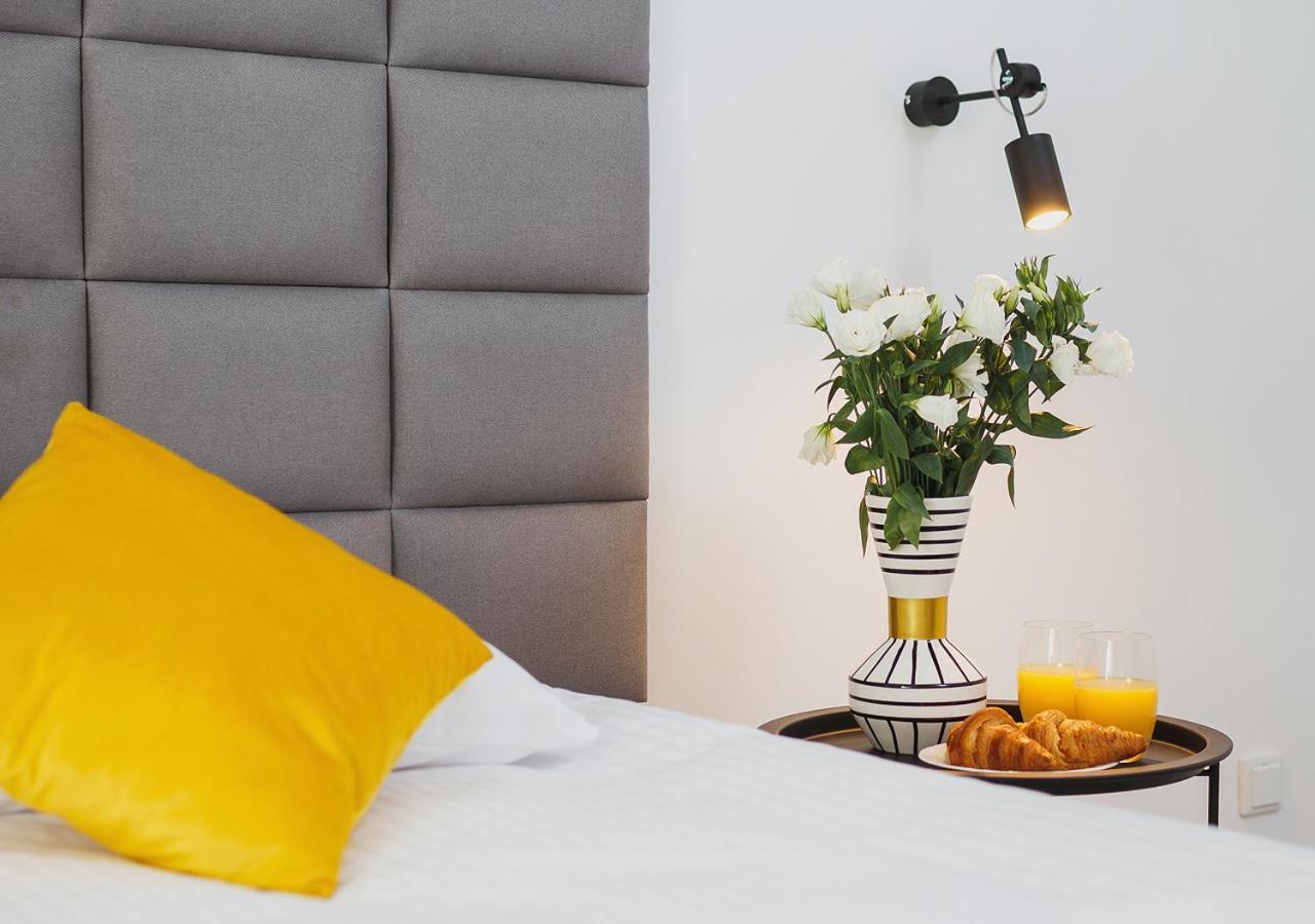 Aaron Aparthotel Cracovie Extérieur photo